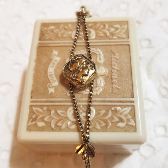 Vintage Jewelry - Vintage Goldette Cameo Slide Bracelet